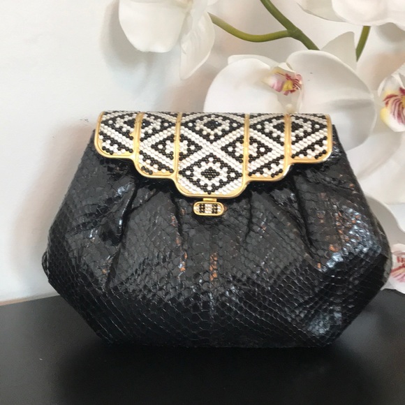 Handbags - HOST PICK 💕 Vintage Snake Skin Clutch